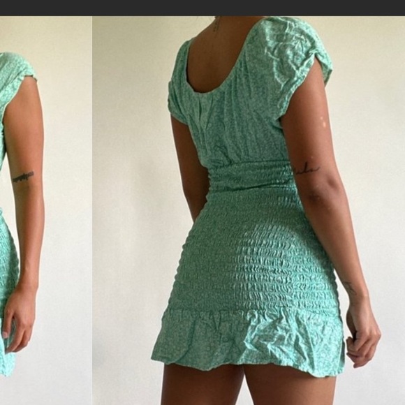 No Boundaries Teal Floral Smocked Mini Dress Size Medium - Picture 2 of 8